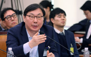 '연어 술파티 위증' 이화영 국민참여재판 시작