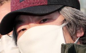 '거주지 무단외출' 조두순…2심도 징역 8월에 치료감호