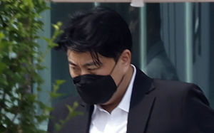 '음주 뺑소니' 김호중, 출소…5개월 이른 가석방