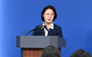 추미애 '재정 비상상황 선언'에 여야 비판