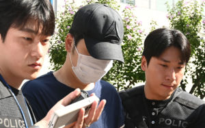 딸 보는데 아내 살해… 30대 공무원 구속