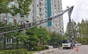 수원 아파트서 사다리차 사다리 끊어져…인명피해 없어