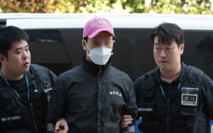 90초 만에 5억 쓸었다…대형마트서 귀금속 훔친 20대 구속