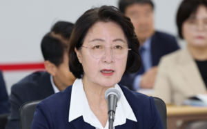 "재정비상 맞다" 추미애, 與 의원들과 설전