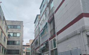 학교 앞 살던 흉기난동 피의자…이웃들 "사는 줄도 몰랐다"