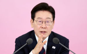 李 "고용유연성 확대, 노동자 일방 희생 안돼"