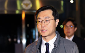 장경태, 민주 탈당…"결백 입증 후 돌아올 것"