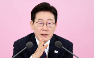 李 "다주택 공직자, 부동산 정책 논의서 배제"