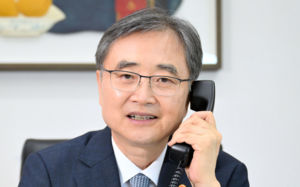 한·이란 외교 통화…"호르무즈 안전 보장 요구"