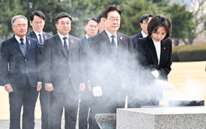 4·3 참배한 李 "국가폭력 공소시효 배제"