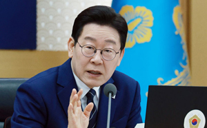 李 지지율 62.2%…민주 51.1%·국힘 30.6%