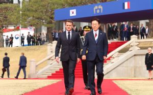 李, 마크롱 공식 환영식…소인수-확대 회담