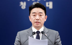 강훈식 "석유·나프타 확보 위해 오늘 출국"