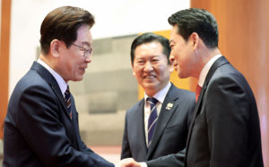 靑 "李, 연임 질문에 즉답 피한 거 아니다"