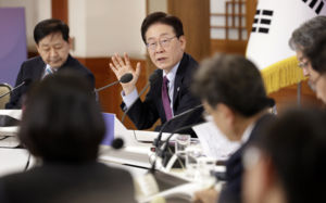 李 "중동상황 정리시점 몰라…경제체제 변해야"