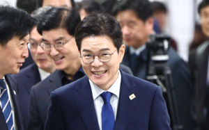 정원오, 對오세훈 공세…캠프 키우고 중도 확장