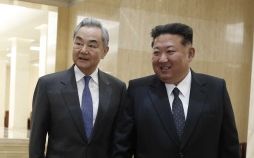 中 왕이 만난 김정은 "북중관계 가장 귀중"