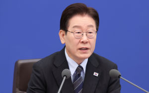 李 "정치·언론 영역도 매국행위 벌어져"