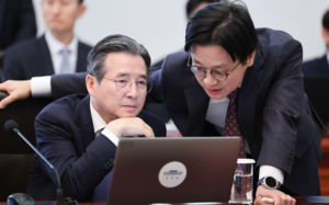 靑 "필요시 매점매석금지·수급안정조치 검토"