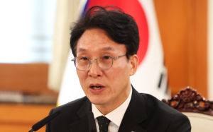 추경 속도전 주문한 김총리 "매점매석 엄단"