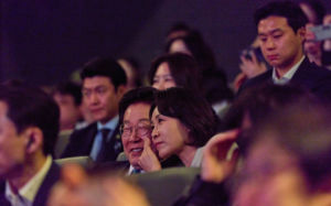 李, 시민 관객들과 4·3 영화 '내 이름은' 관람