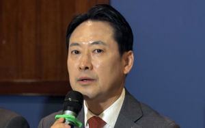 방미 장동혁, 당내 비판 속 귀국…숙제 산더미