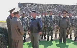 北, '화성포-11라' 위력 시험…김정은 참관