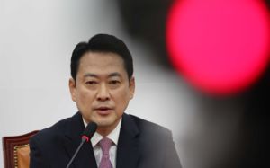 사퇴론 외면하는 장동혁…선거 코앞 혼돈의 국힘