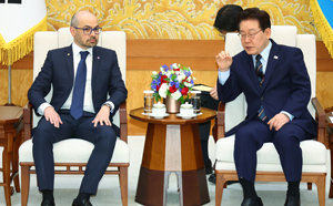 李 "AI시대, 기본소득 필요"…하사비스 "동의"