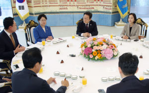 李, 오늘 비교섭단체·무소속 의원과 오찬 회동