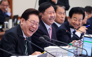 李, '선거 출마' 하정우·전은수 면직안 재가