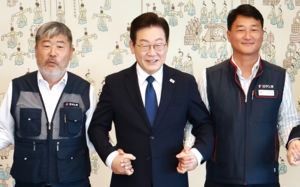 이 대통령, 청와대서 노동절 기념식 첫 개최