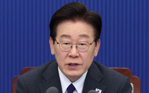 李 "조작기소 특검, 與가 여론 수렴해 판단"