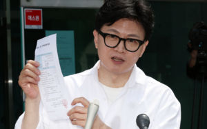 한동훈, 특검 출국금지 조치에 "할테면 해보라"
