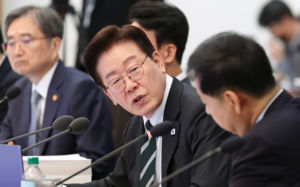 李대통령 "부동산 불패? 이제 그런 신화 없어"