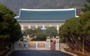 北 '두 국가' 개헌…靑 "동향 종합 검토할것"