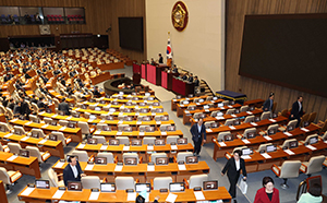 39년만의 개헌 무산…靑 "논의 중단 안돼"