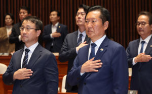 서울·부산 접전 양상…與 선대위 체제로 전환