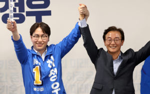 '재보궐 핫플' 부산북갑 세 후보 나란히 개소식