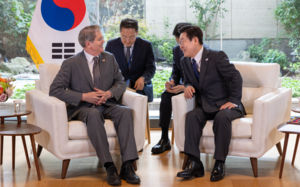 李, 미중회담 전 美 재무·中 부총리 만난다