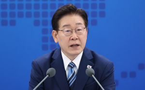 李, 내달 8일 1주년 기자회견…2년차 비전 공개