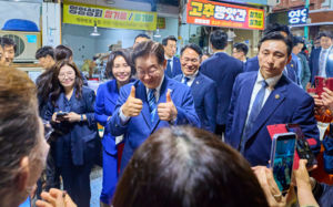 李 vs 朴…전·현직 대통령 '선거 대리전'