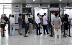 오전 9시 사전투표율 13.35%…4년전比 1.54%p↑