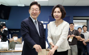 李 "투표 포기는 중립 아닌 공동체 해치는 것"