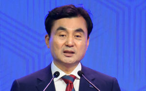 안규백 "日 방위상과 상호군수지원협정 논의"