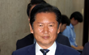 與 정청래 책임공방 계속…"당 무능" "사력"