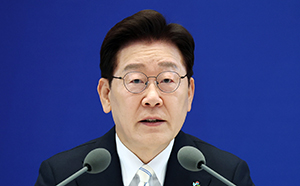 李, 지지율 급락에 "국민 평가 겸허히 수용"