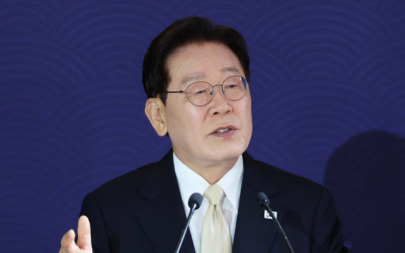 李 지지율 57%…직전조사 대비 9%p 하락