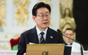 교황청 간 李 "남북, 희망의 불씨 살아있다"