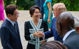 李, G7 만찬서 트럼프 옆에…"긴밀히 대화"